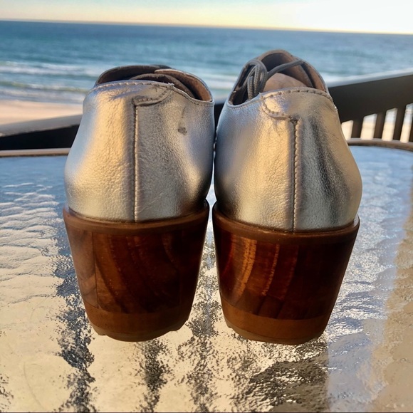 Five Worlds Silver Shoes wood platform shoes  lace up  New In Box 5M - Picture 6 of 16